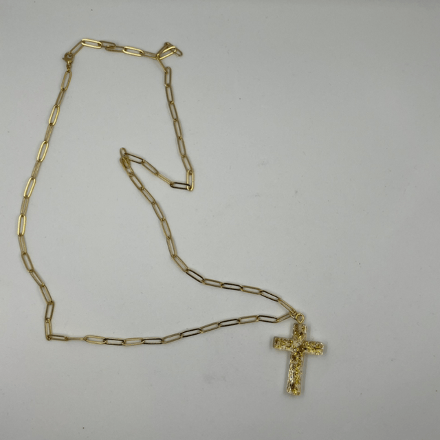 Collier en acier inoxydable et croix en résine