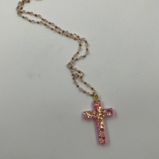 Collier en acier inoxydable et croix en résine