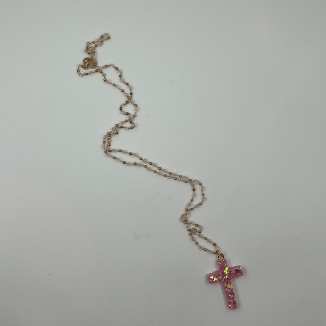 Collier en acier inoxydable et croix en résine