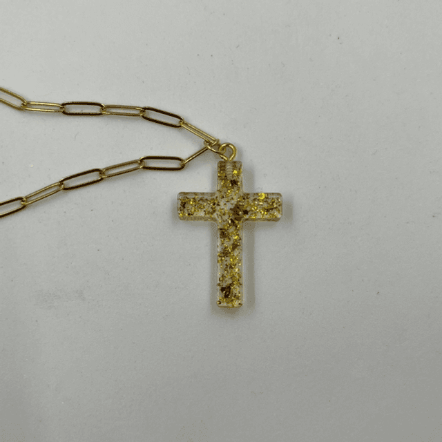Collier en acier inoxydable et croix en résine
